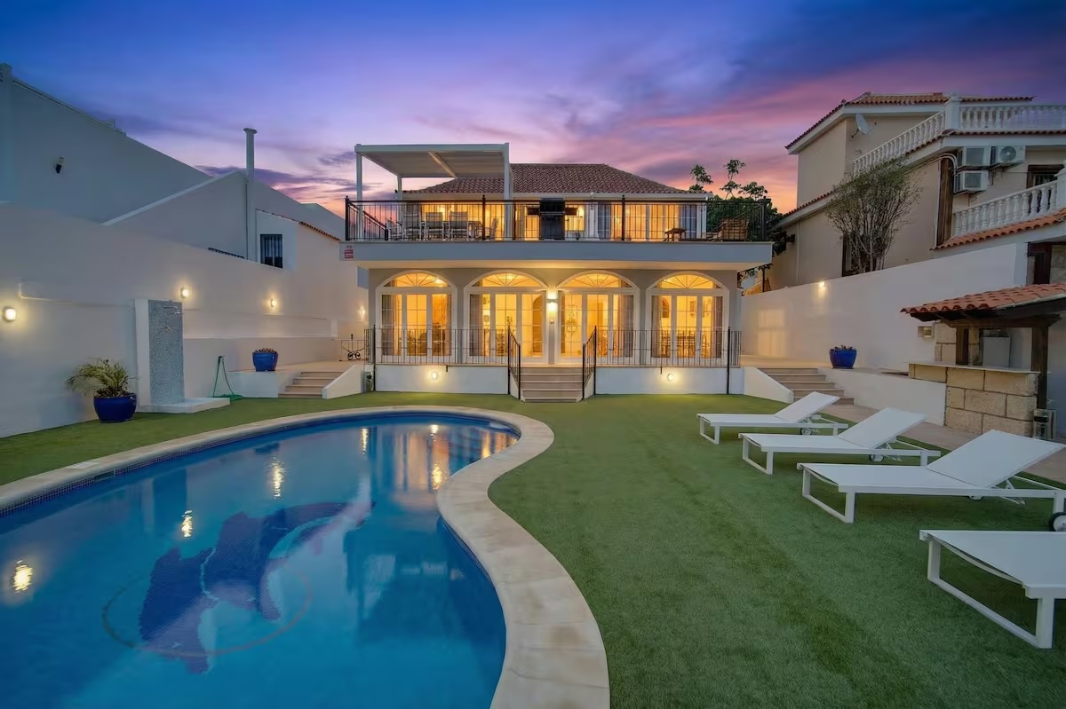 Luxury villa with infinity pool in Tenerife